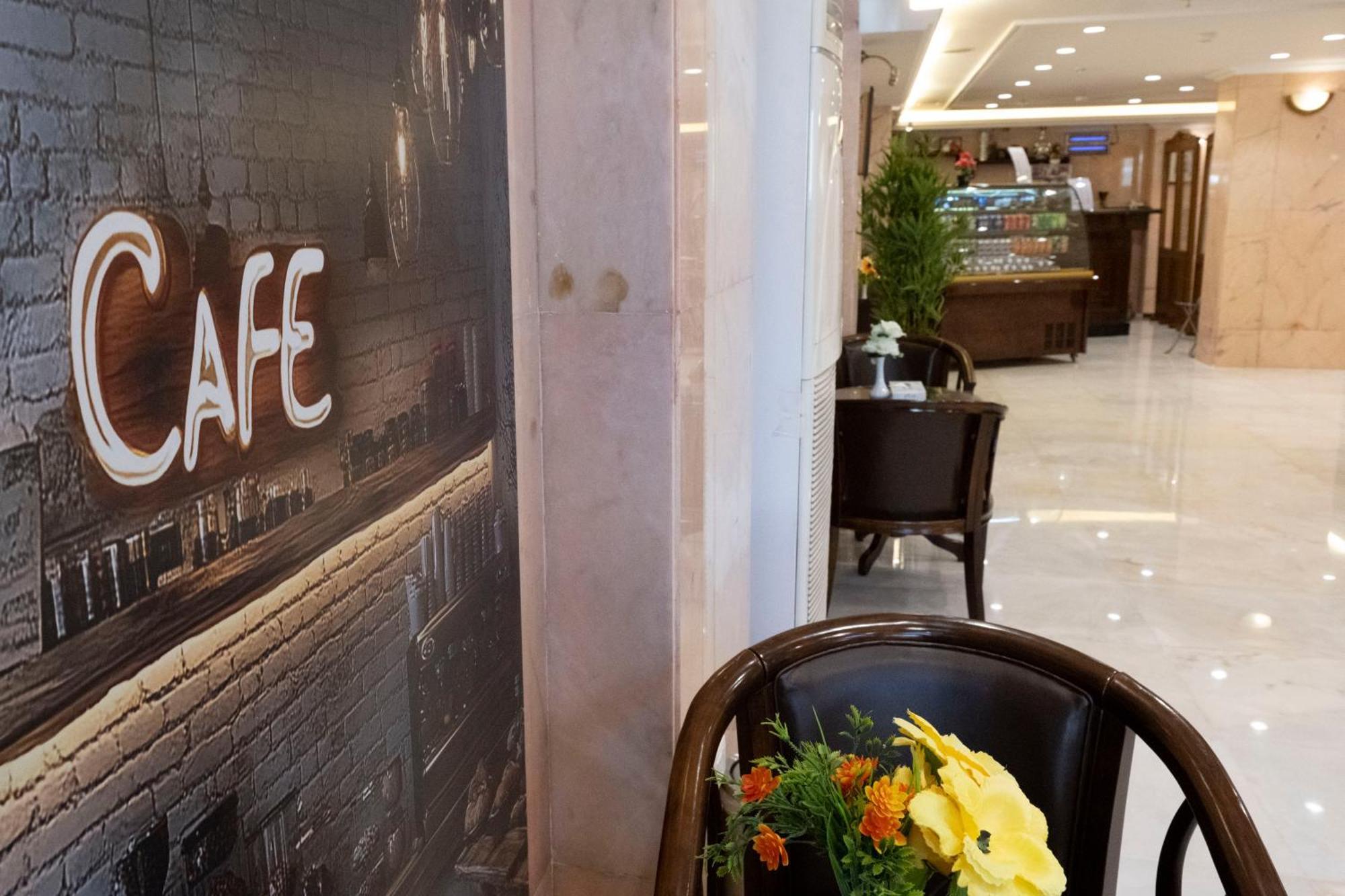فندق المروج كريم Almorooj Kareem Hotel เจดดาห์ ภายนอก รูปภาพ